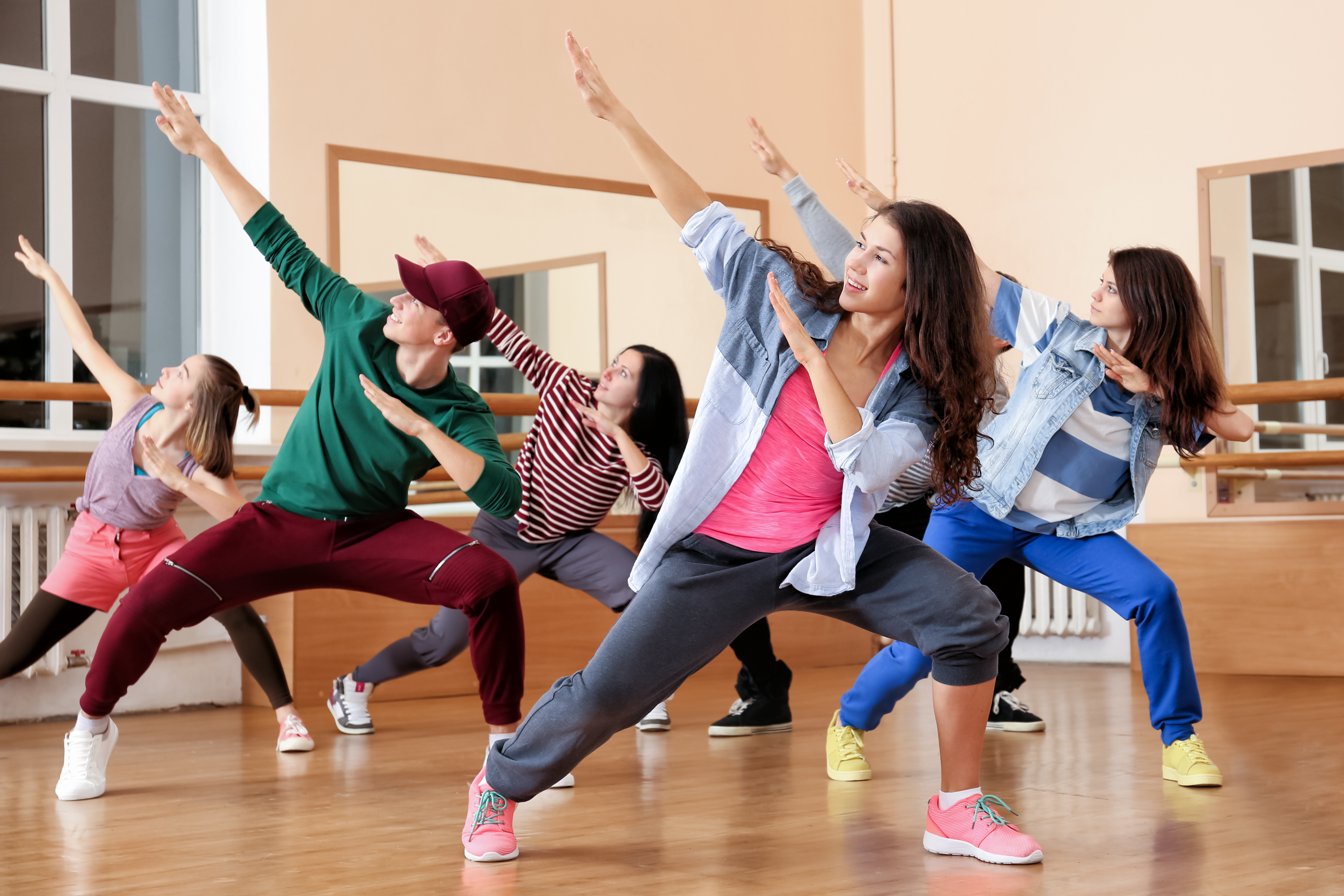 Давай активна в группе. Современные танцы. Подростки танцуют. Аэробика для детей. Танцы современные для подростков.